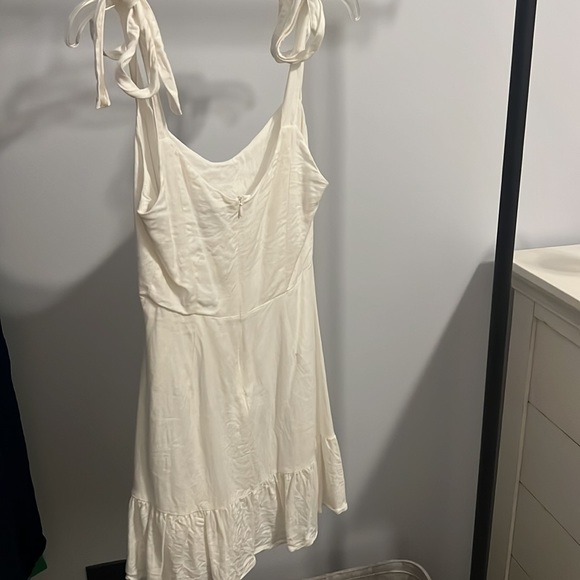 WHITE MINI DRESS 💍 - Picture 4 of 4